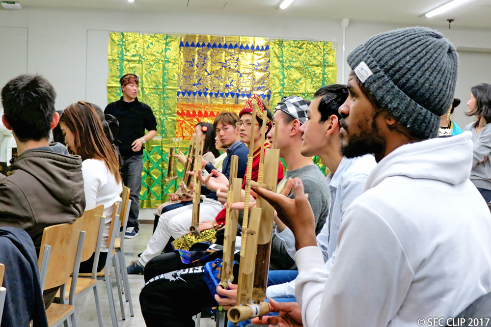 Attendees play Angklung