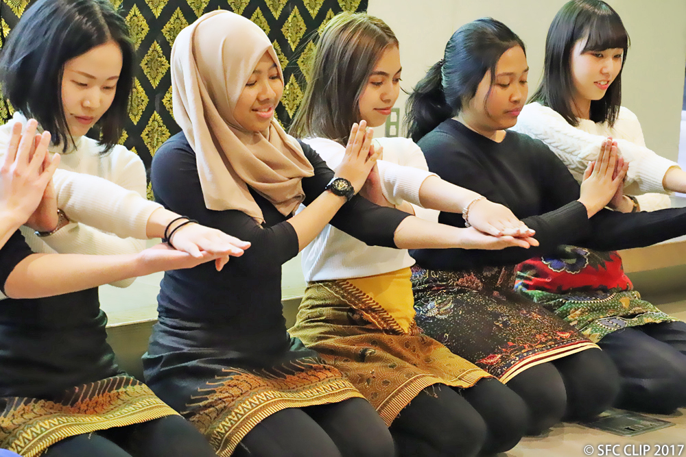 Student assistants (SA's) from Maigo Lab and some SFC Indonesian students perform the Saman dance