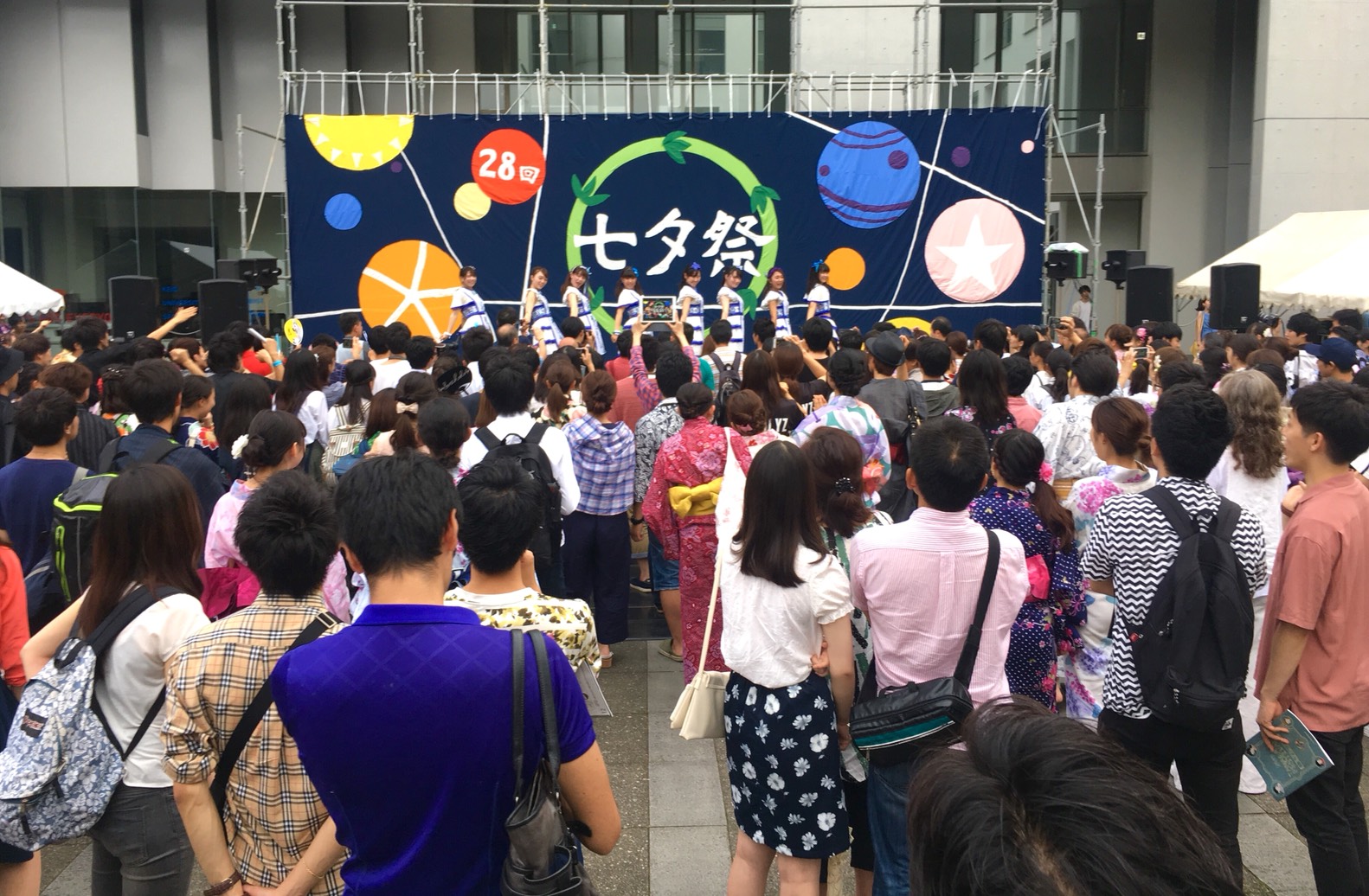 七夕祭ステージで精力的に活動するそれほほメンバーたち(写真:マネージャー・武田さん提供)